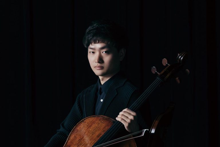 ヴィクトリア・ムローヴァ直筆サイン入り超 大型写真 ロシアのヴィオリニスト… ヴィクトリア・ムローヴァ直筆サイン入り超 大型写真 ロシアのヴィオ