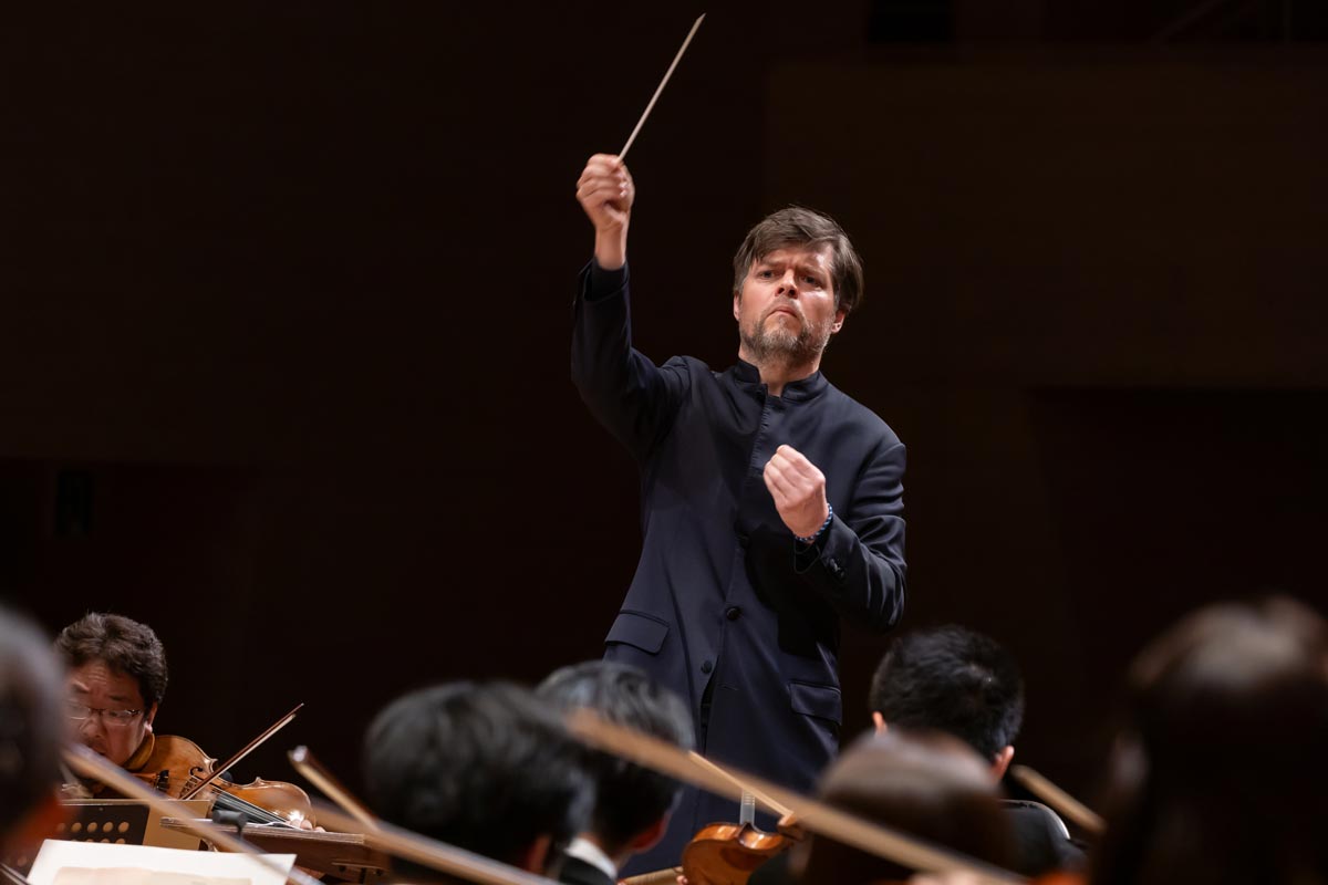 ユライ・ヴァルチュハ指揮読売日本交響楽団が第661回定期演奏会でマーラー交響曲第6番を演奏