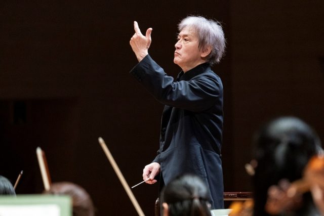 東京都交響楽団が2027年度楽季プログラムを発表、大野和士の集大成やクーシスト、ルスティオーニら充実の陣容